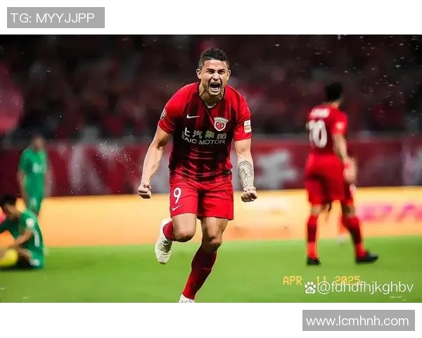 告别足球明星的瞬间回忆与经典照片分享