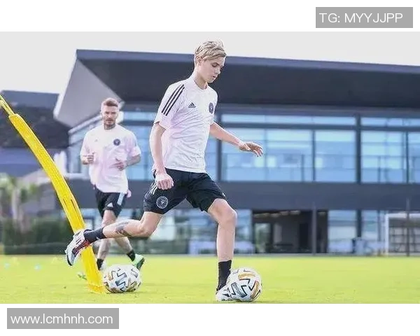 国外足球明星与他们的宠物们的温馨生活与趣事分享 国外足球明星与他们的宠物们的温馨生活与趣事分享