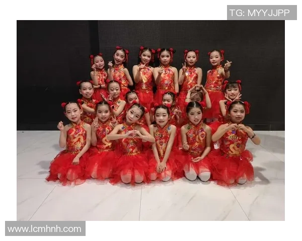 苏醒足球明星照片展现运动员风采与激情的完美瞬间 苏醒足球明星照片展现运动员风采与激情的完美瞬间