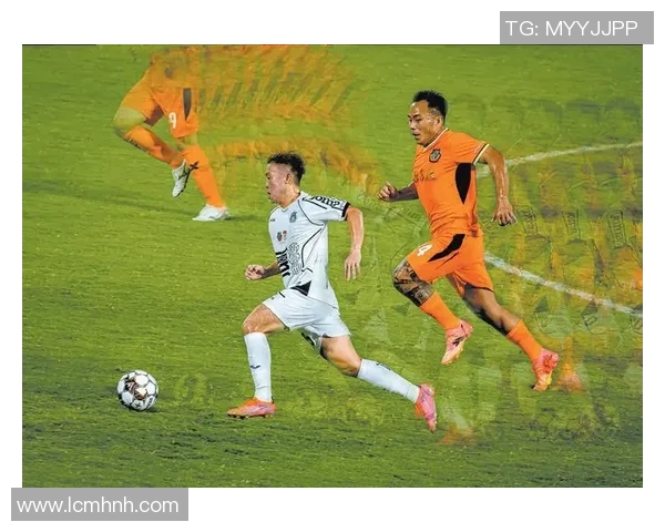 足球场上的传奇之路:一位足球明星的奋斗与荣耀故事